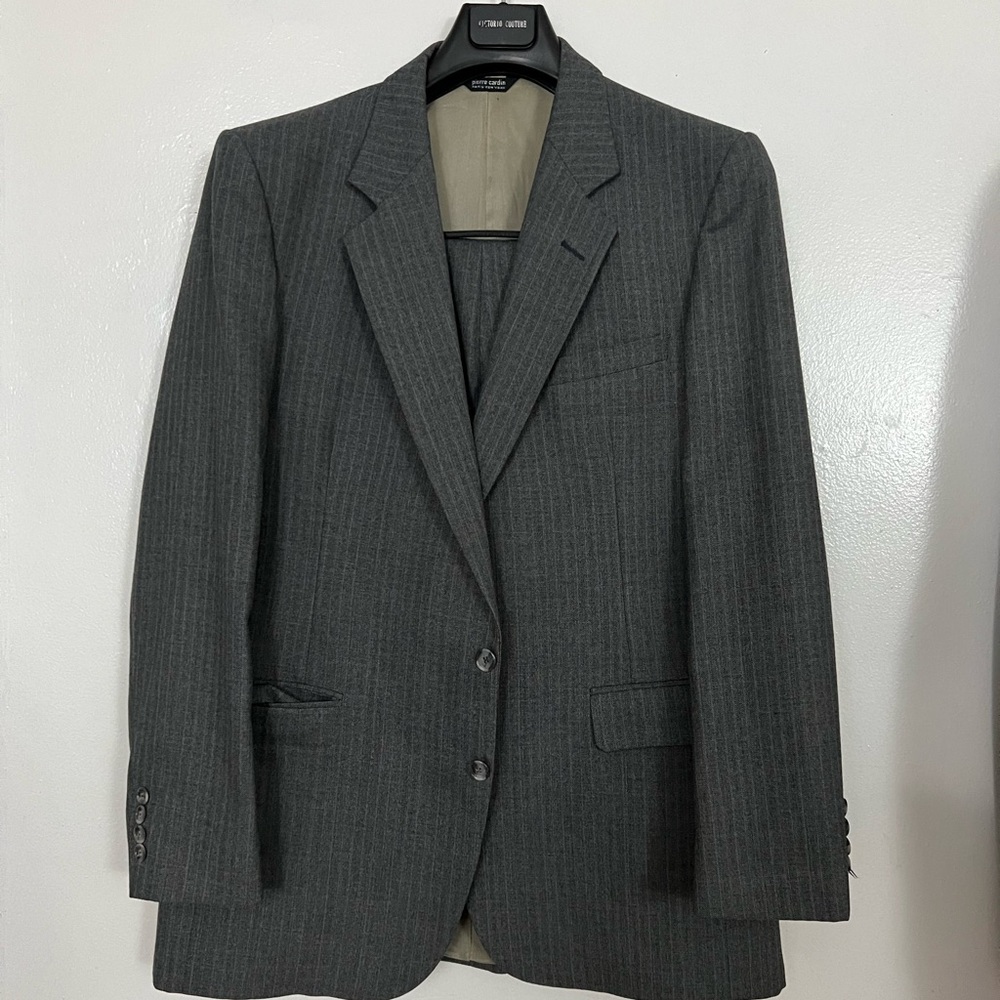 3 piece Pierre Cardin suit. 42R 34Waist gentle used